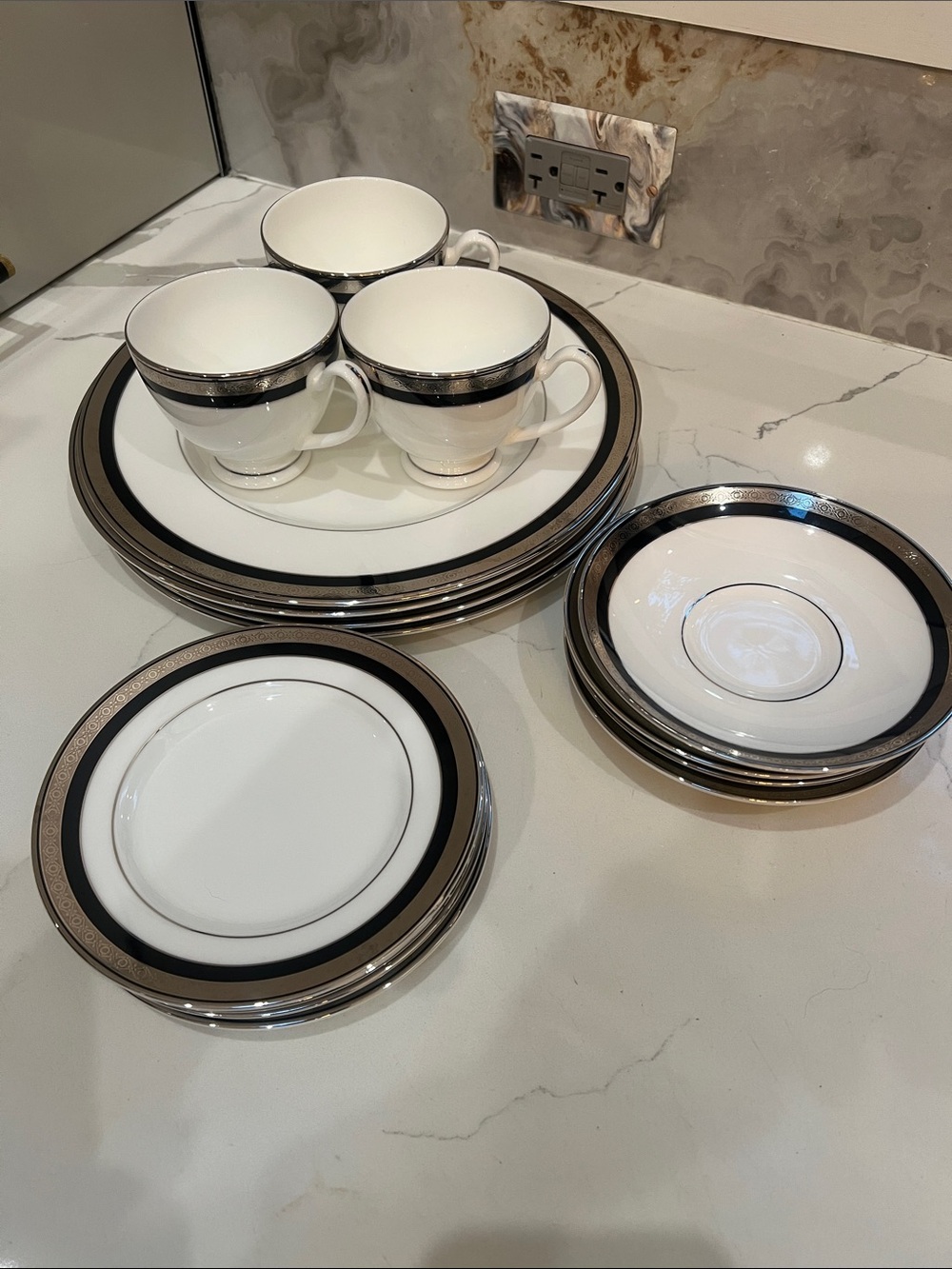 Waterford Colleen 15 Piece Porcelain Set of Fine China Made in England
